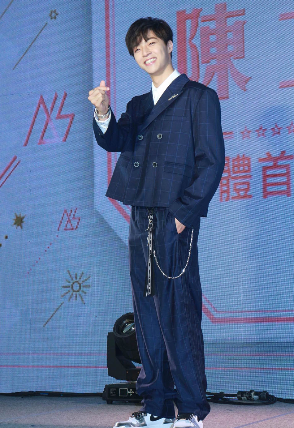 陈立农图片 陈立农北京机场街拍图片图片
