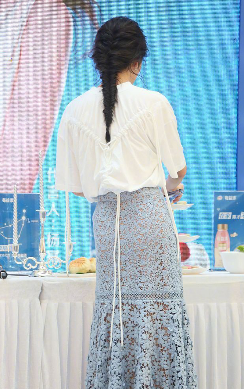 中国内地北京影视女演员杨幂波浪卷发性感写真图片图片
