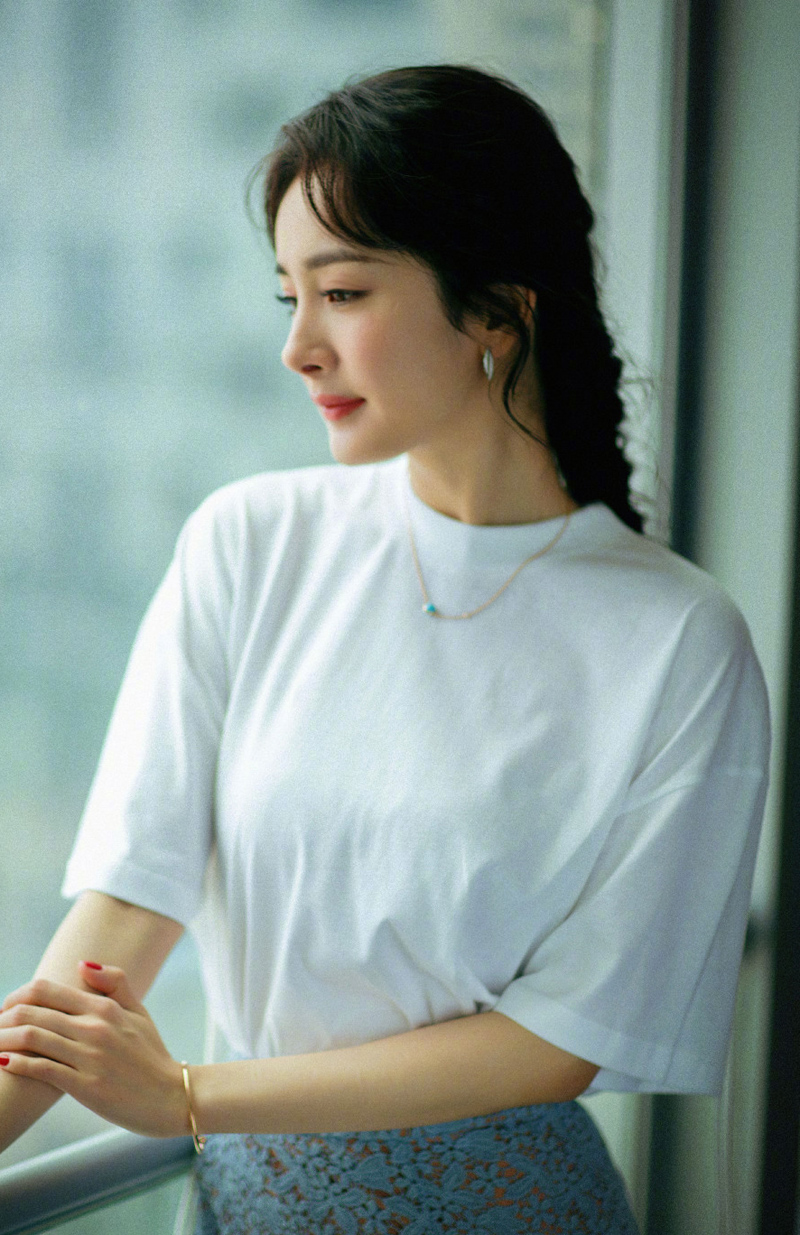 中国内地北京影视女演员杨幂成熟性感写真图片桌面壁纸图片 中国内地北京影视女演员杨幂成熟性感写真图片桌面壁纸图片