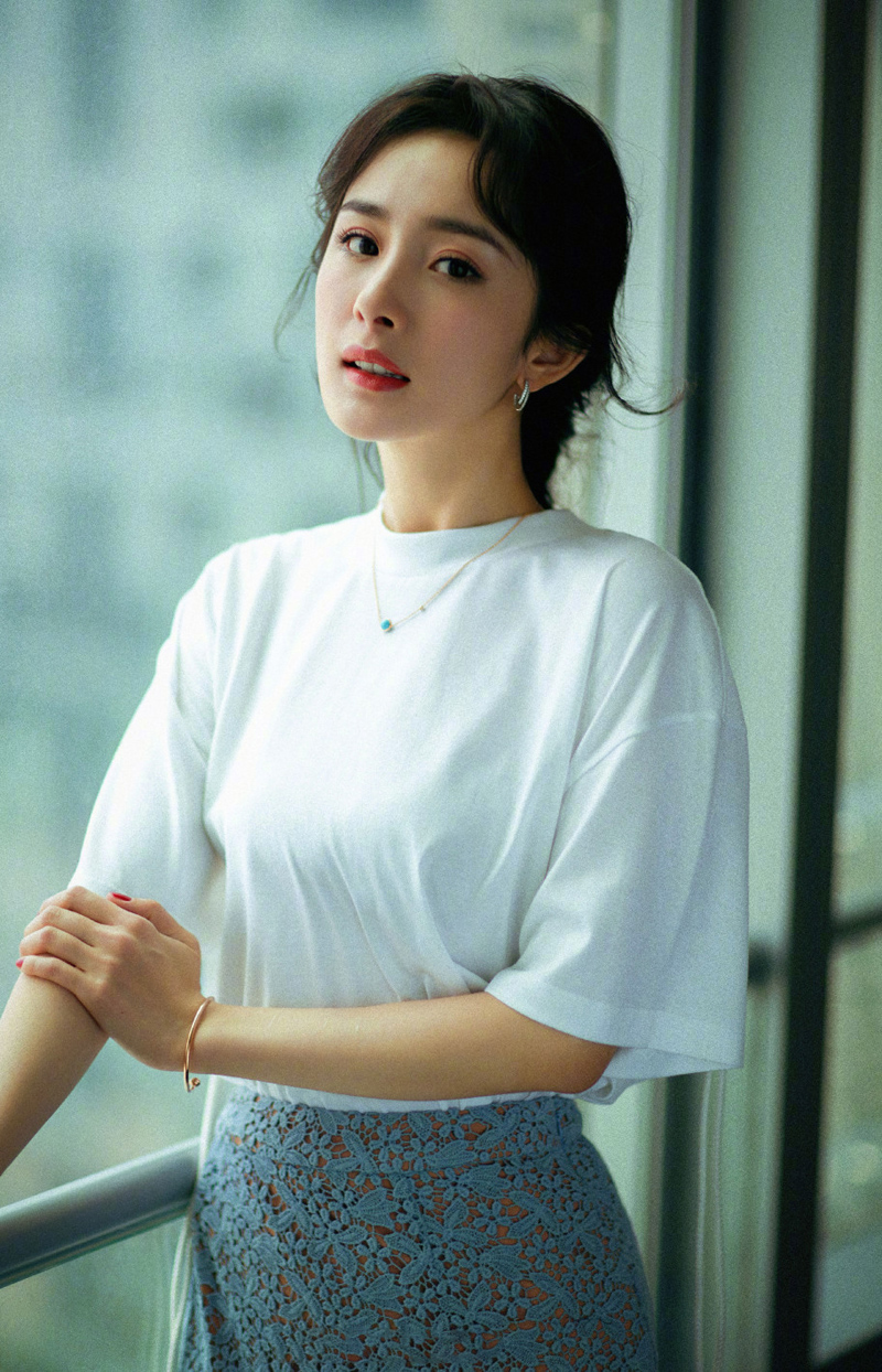 中国内地北京影视女演员杨幂成熟性感写真图片桌面壁纸图片 中国内地北京影视女演员杨幂成熟性感写真图片桌面壁纸图片