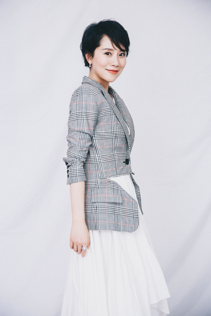 高清中国南京女演员海清拼接西装性感写真图片图片