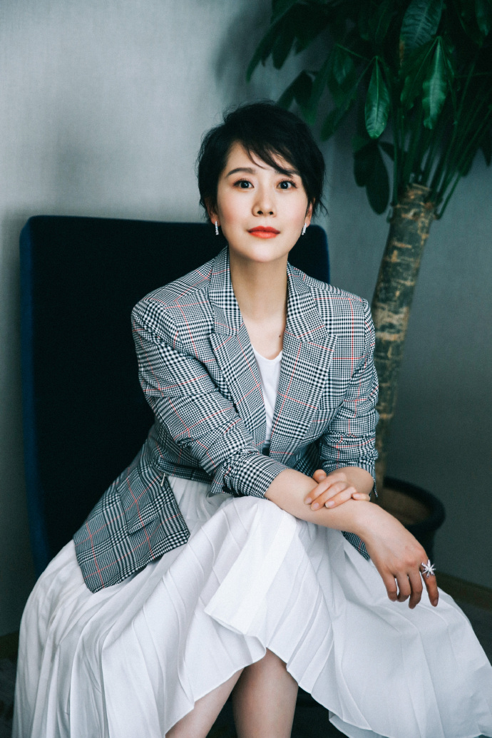 高清中国南京女演员海清清新美艳变身精灵唯美时尚写真图片