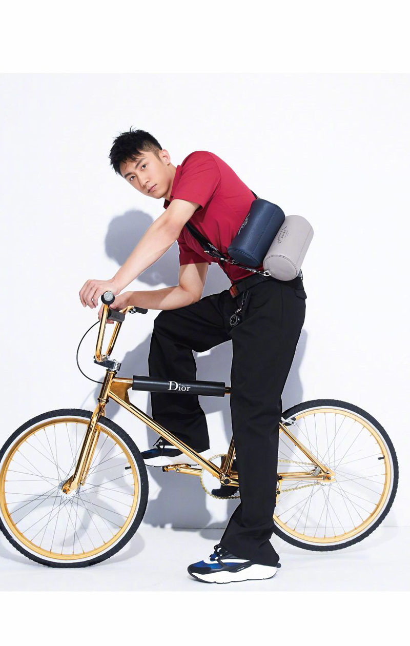 高清辽宁省丹东市男明显黄景瑜时尚杂志写真帅气图片图片