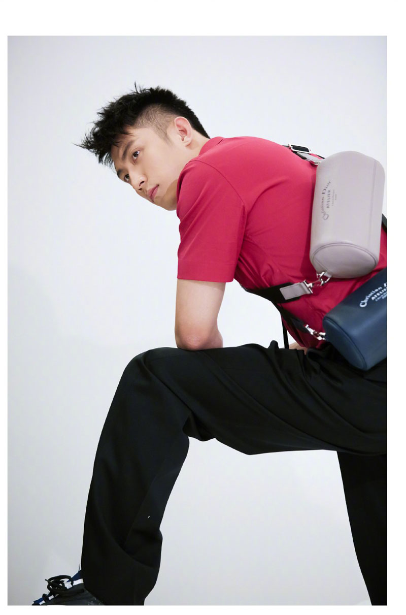 高清辽宁省丹东市男明显黄景瑜时尚杂志写真帅气图片图片