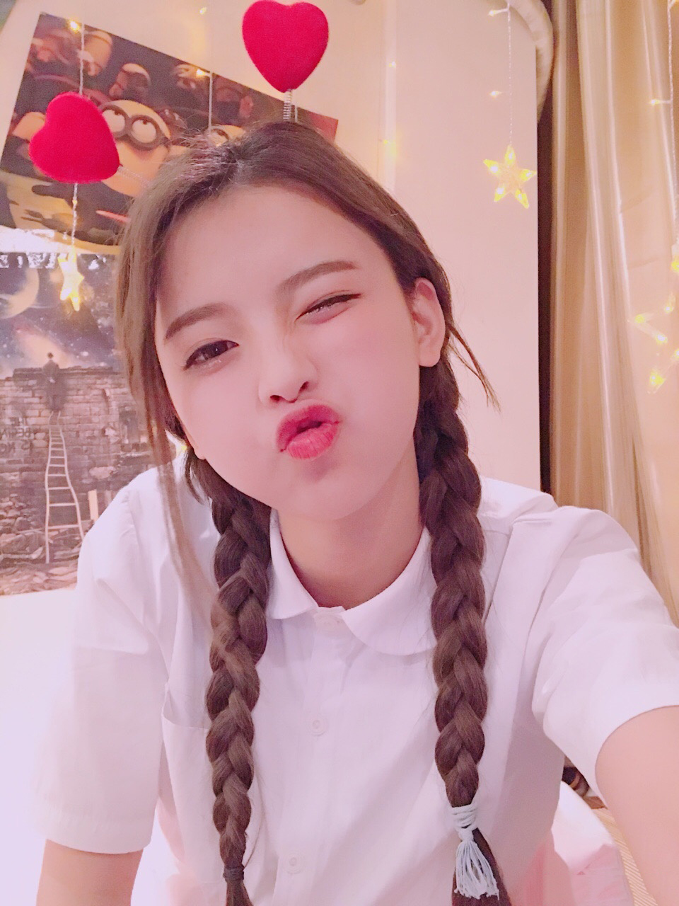 中国内地流行乐女歌手《创造101》杨超越自拍照图片图片