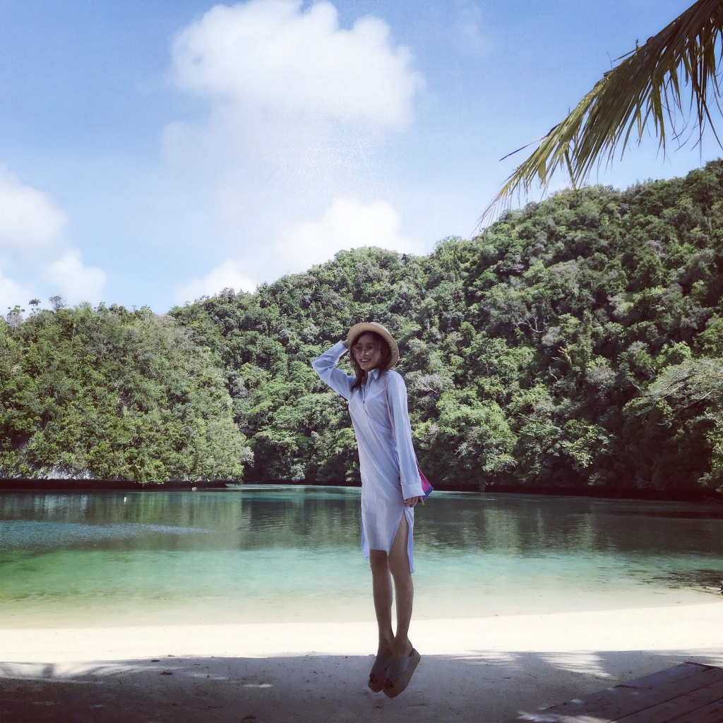 秦岚时尚家居写真图片曝光 复古红唇妩媚而优雅图片