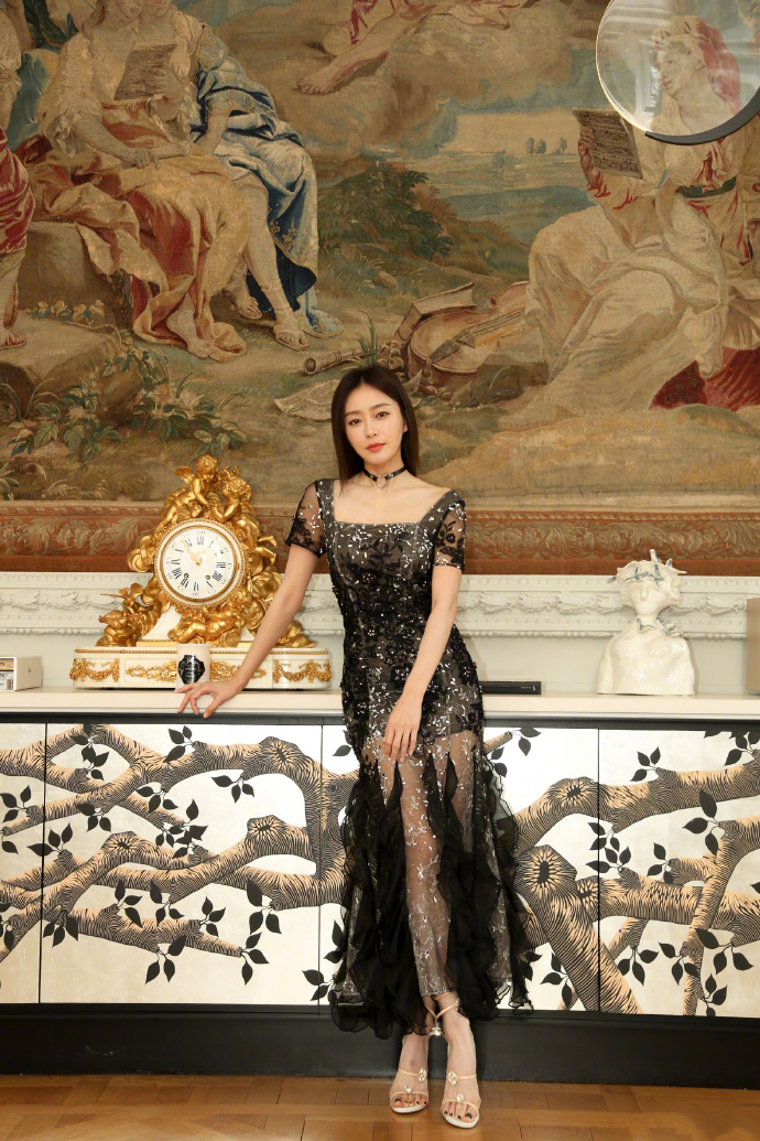 杨幂透视薄纱长裙妩媚性感写真图片图片