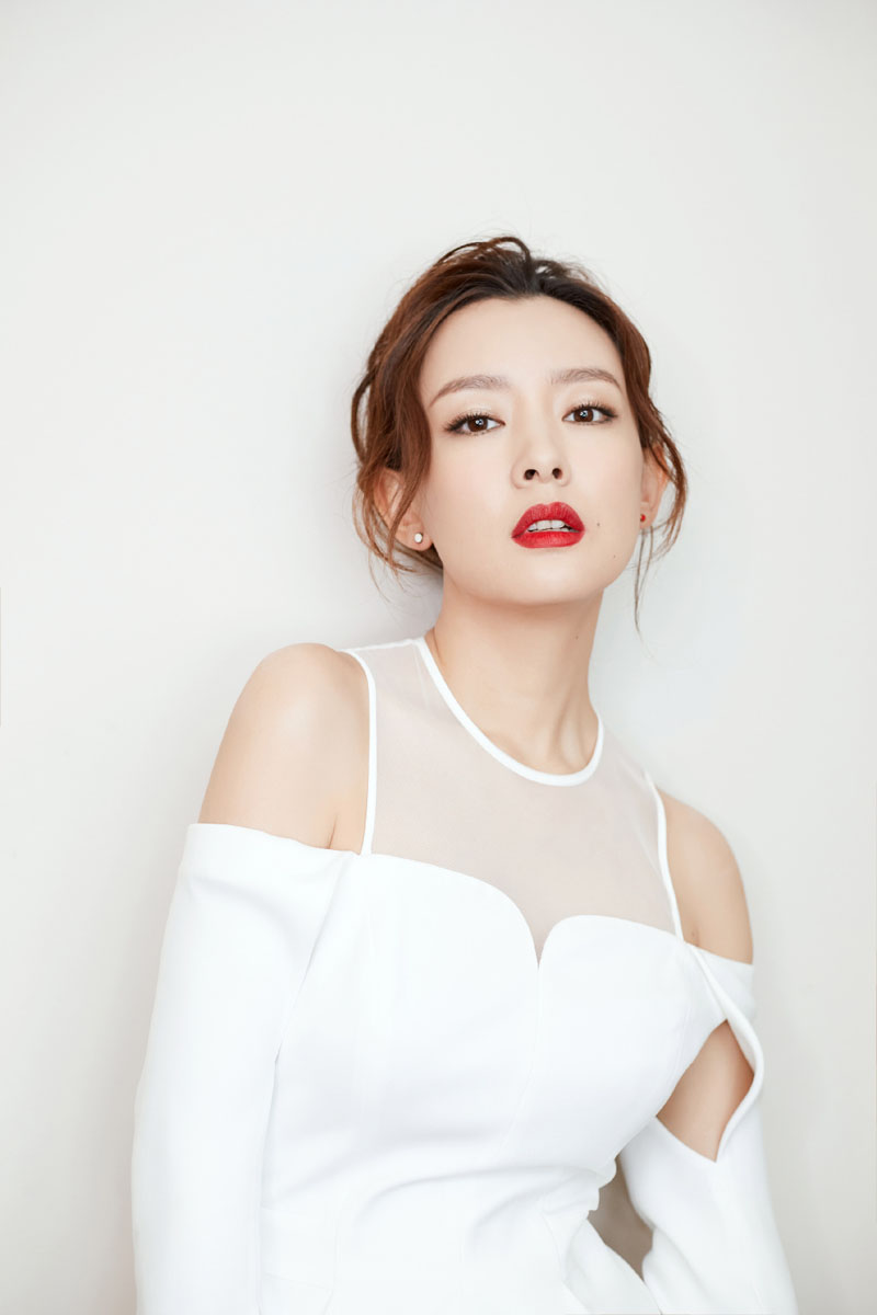 中国内地山西太原女演员、歌手周奇奇冬季街拍图片图片
