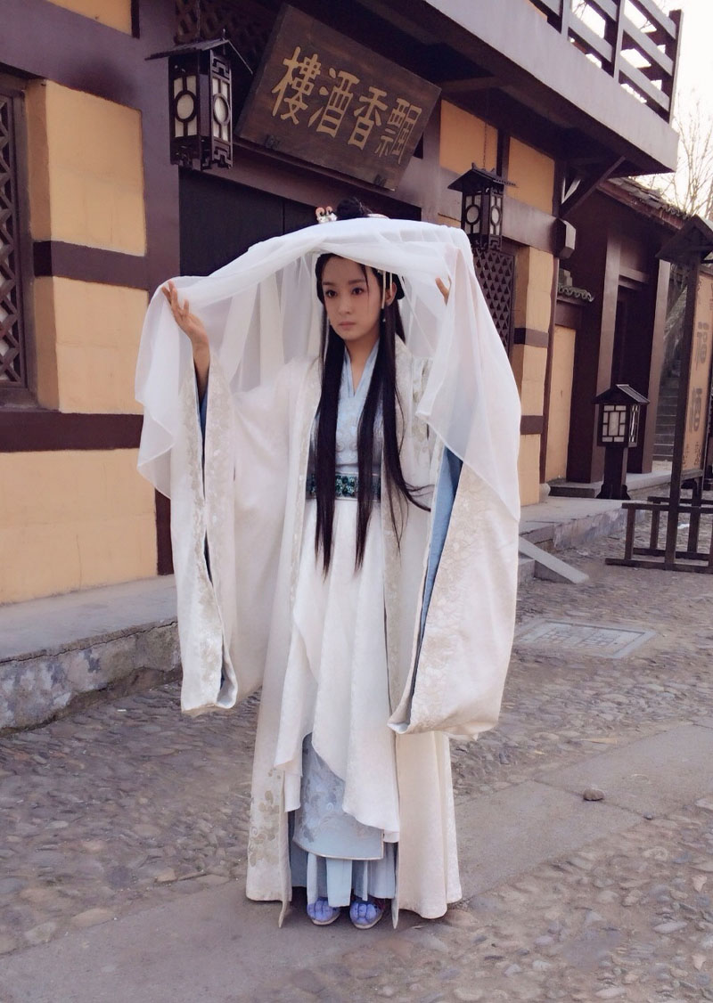 中国内地山西太原女演员、歌手周奇奇冬季街拍图片图片