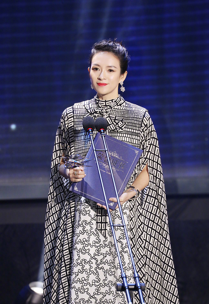 章子怡图片章子怡最新时尚封面图片 恋情甜美人比花娇图片