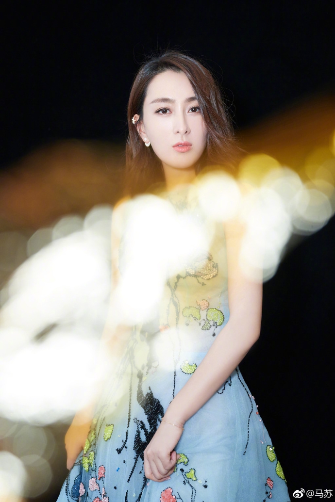 马苏水墨长裙光影写真图片图片