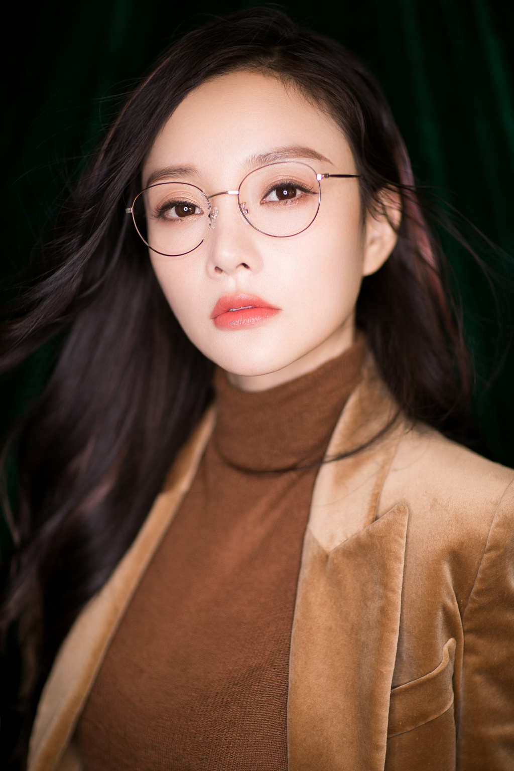 李小璐机场性感短裙气质照片图片