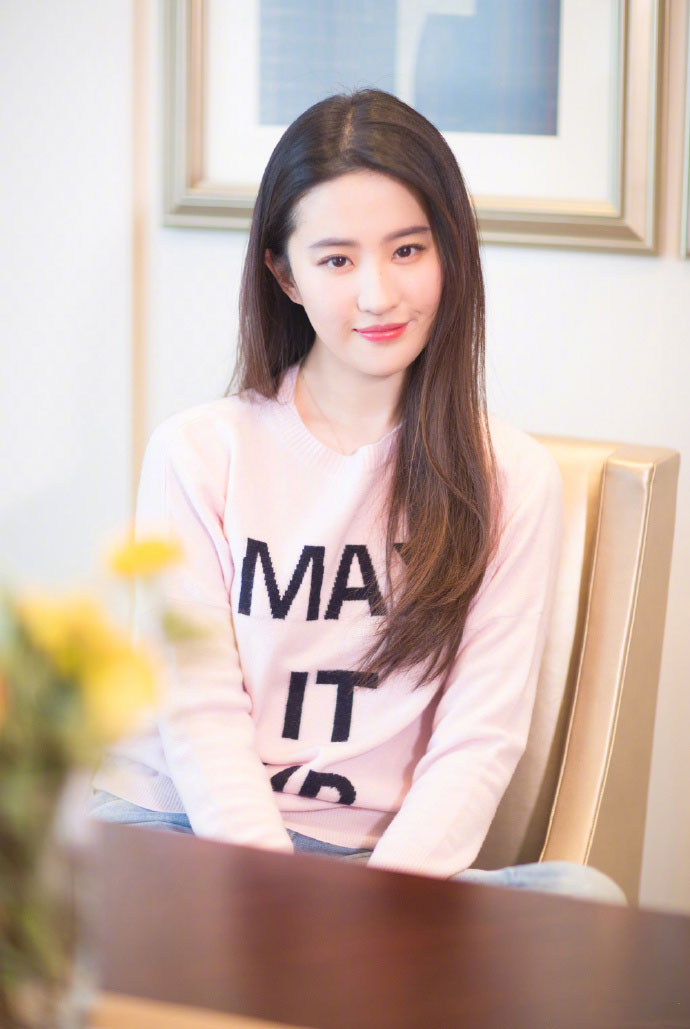 刘亦菲粉色毛衣甜美性感写真图片图片 刘亦菲粉色毛衣甜美性感写真图片图片
