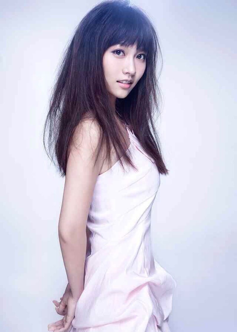 内地重庆渝中女演员孙骁骁甜美灵动时尚写真大片图片