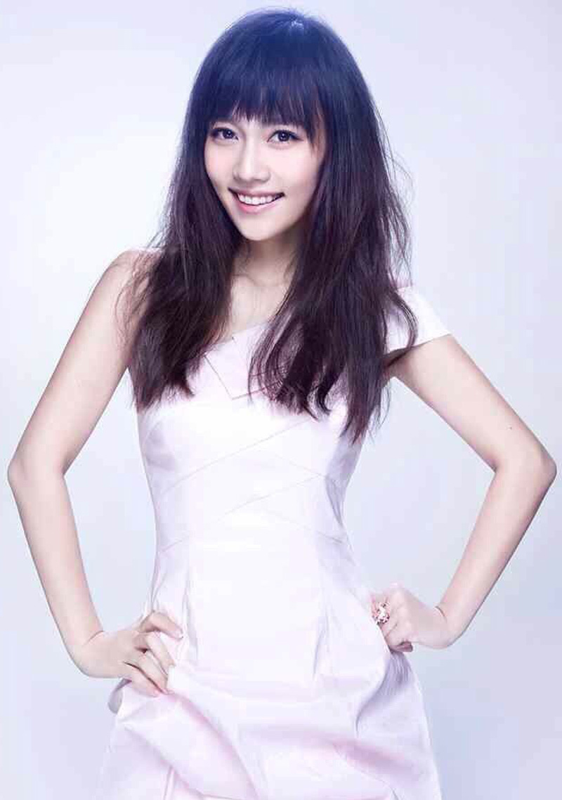 内地重庆渝中女演员孙骁骁甜美灵动时尚写真大片图片