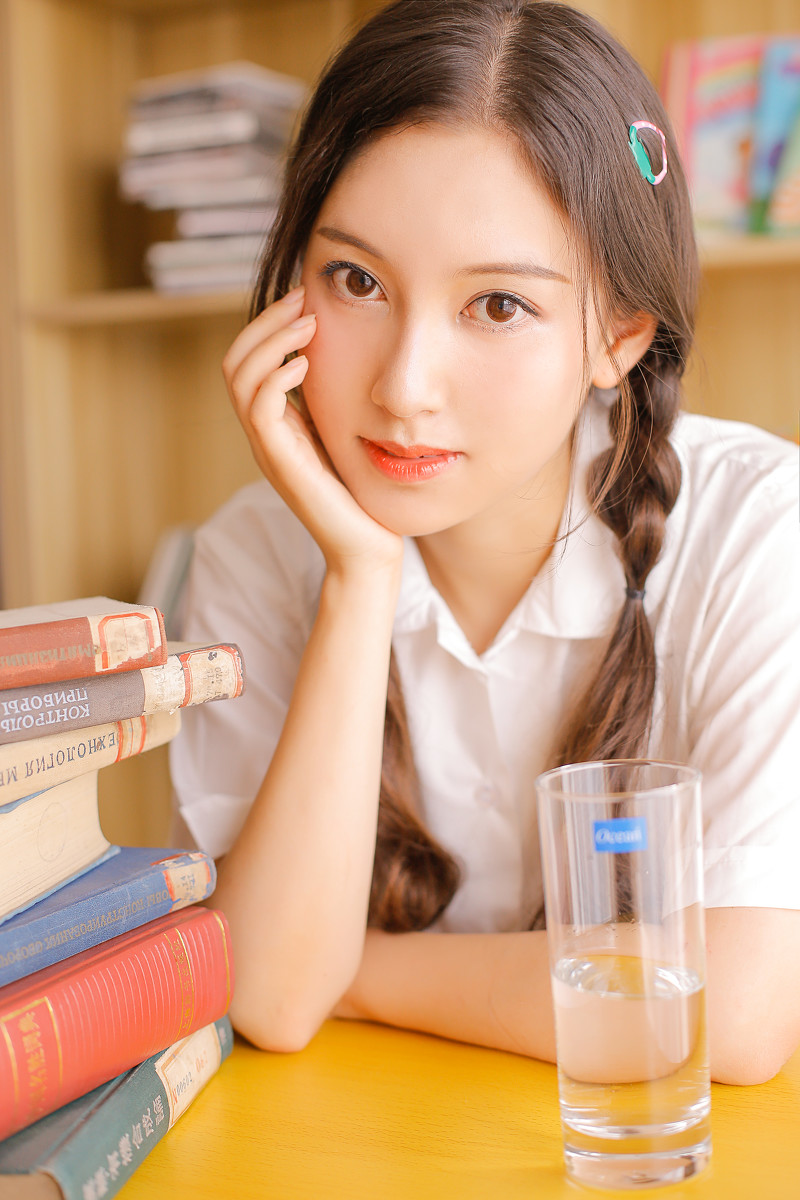 高雅大气很有范美人蓝色飘逸长裙MM壁纸图片图片