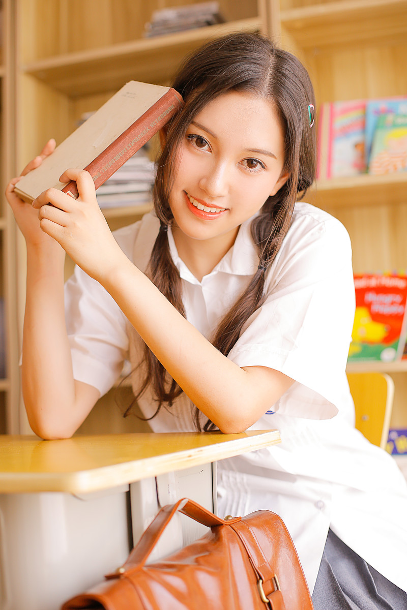 高雅大气很有范美人蓝色飘逸长裙MM壁纸图片图片