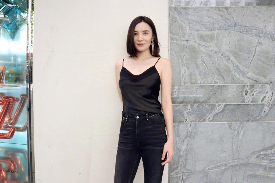 宋佳黑色连衣裙优雅知性写真图片图片
