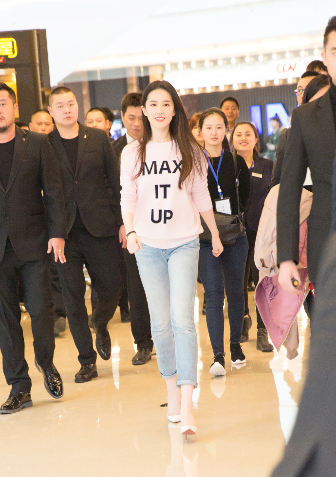 刘亦菲电影路演现场笑语盈盈甜美写真图片图片 刘亦菲电影路演现场笑语盈盈甜美写真图片图片