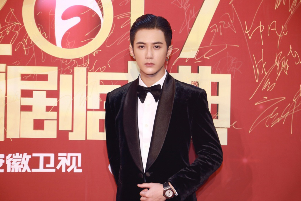 高清广西北海男星檀健次国剧盛典西装帅气图片图片