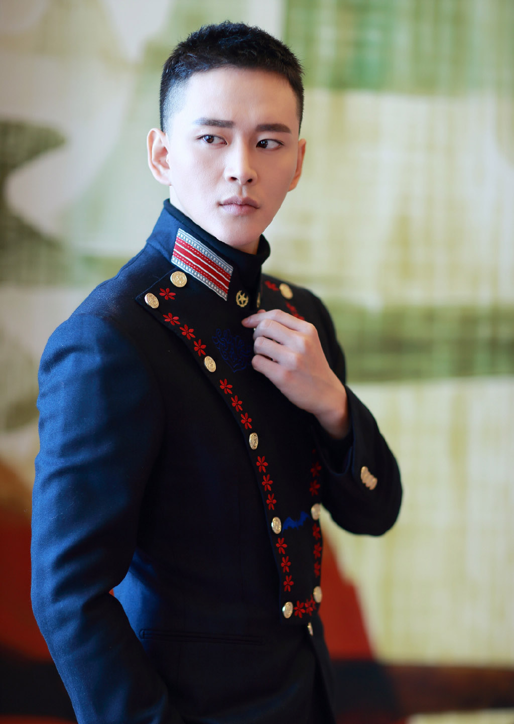 中国内地湖北省咸宁影视男演员黄宥明霸道总裁范西装写真图片桌面壁纸图片