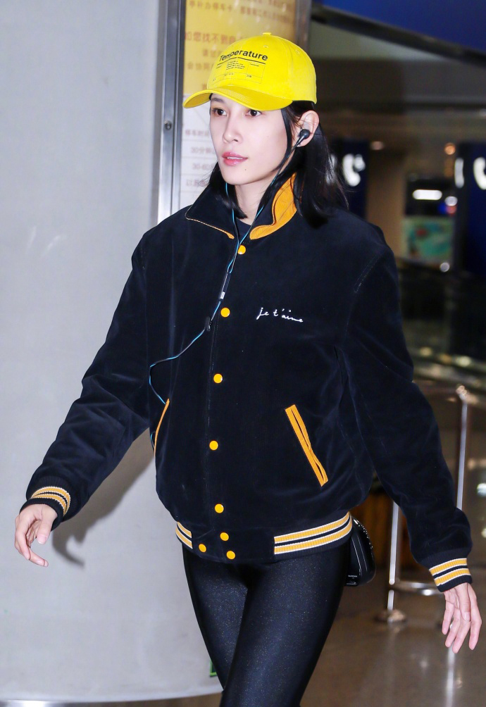 张蓝心深夜机场修长美腿性感写真图片图片