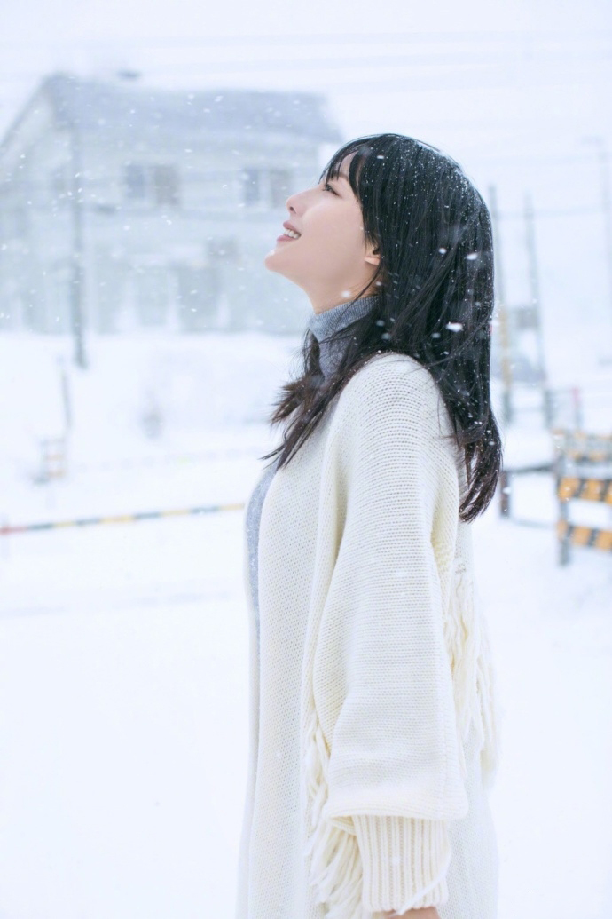 张嘉倪清新优雅代言写真图片图片