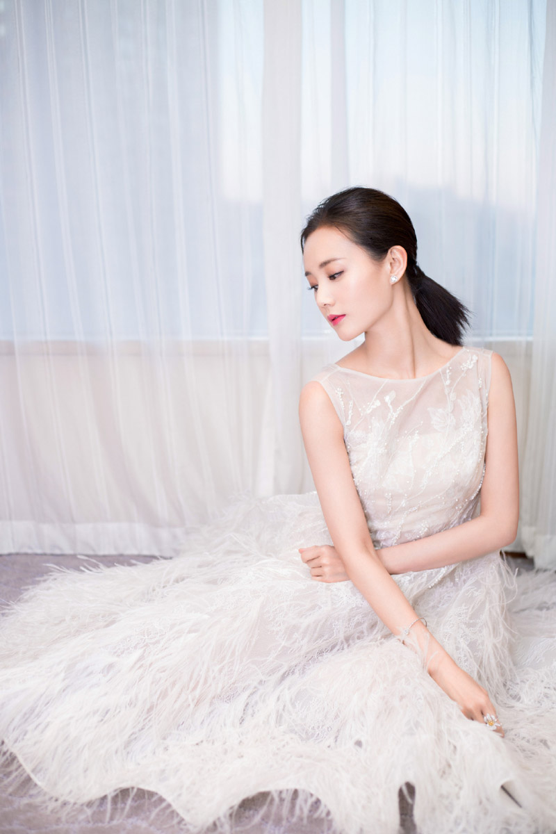 高清中国内地山东济南女演员李一桐Q清纯小公主白裙明星美女写真图片图片