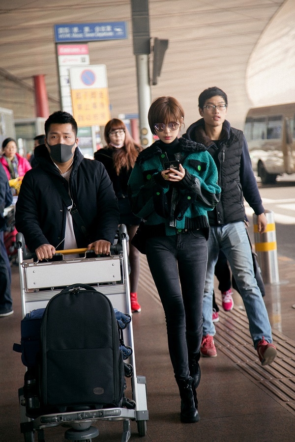 中国内地山东省淄博女演员卢杉最新性感时尚街拍图片图片