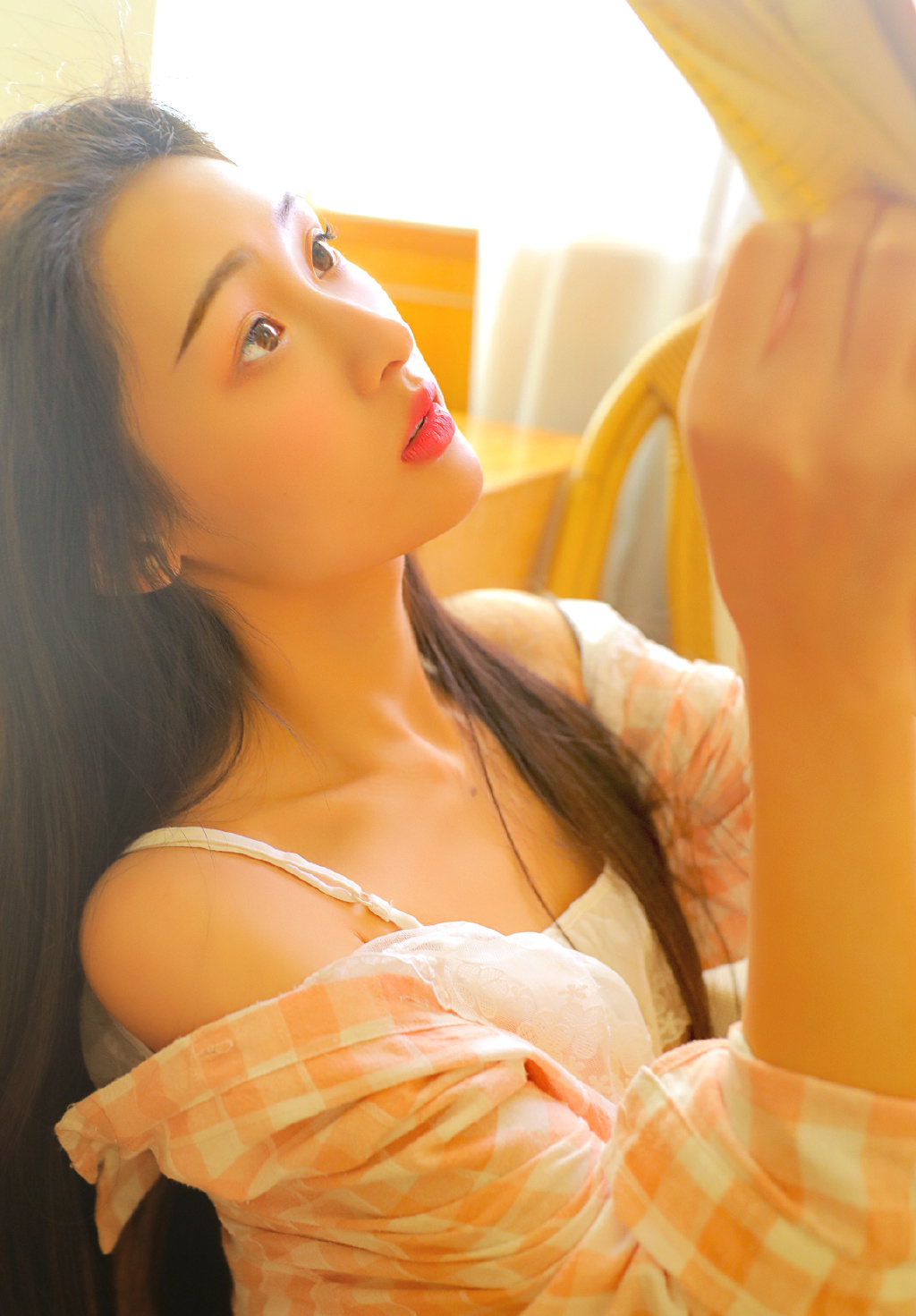 极品美女吊带短裤白丝袜诱惑写真图片 极品美女吊带短裤白丝袜诱惑写真图片