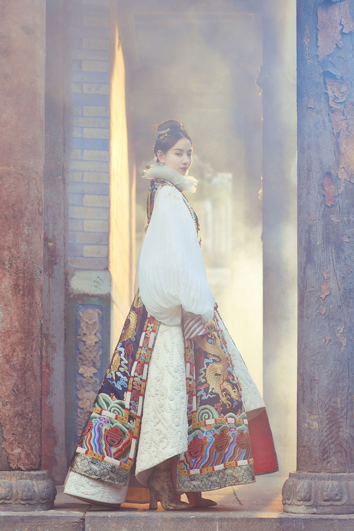 董洁黑白文艺范时尚写真大片图片