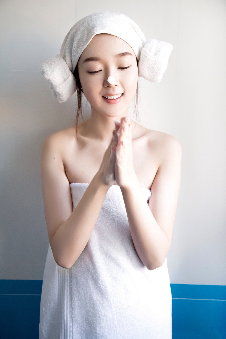 韩国女星金智媛时尚风格杂志写真图片图片