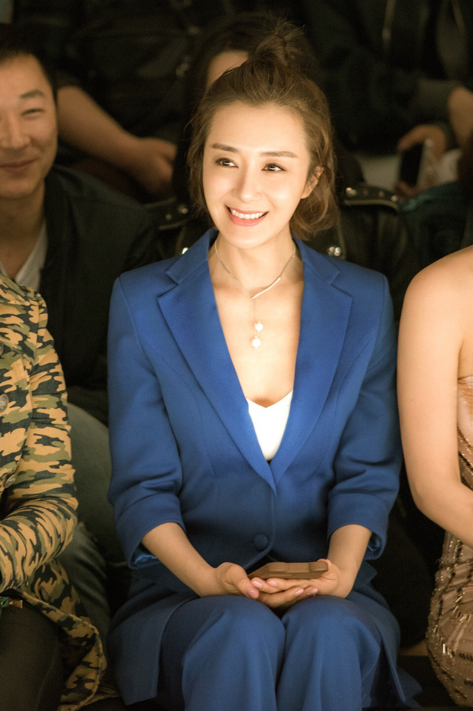 中国内地辽宁省锦州女演员李依晓干练西装时尚写真图片图片