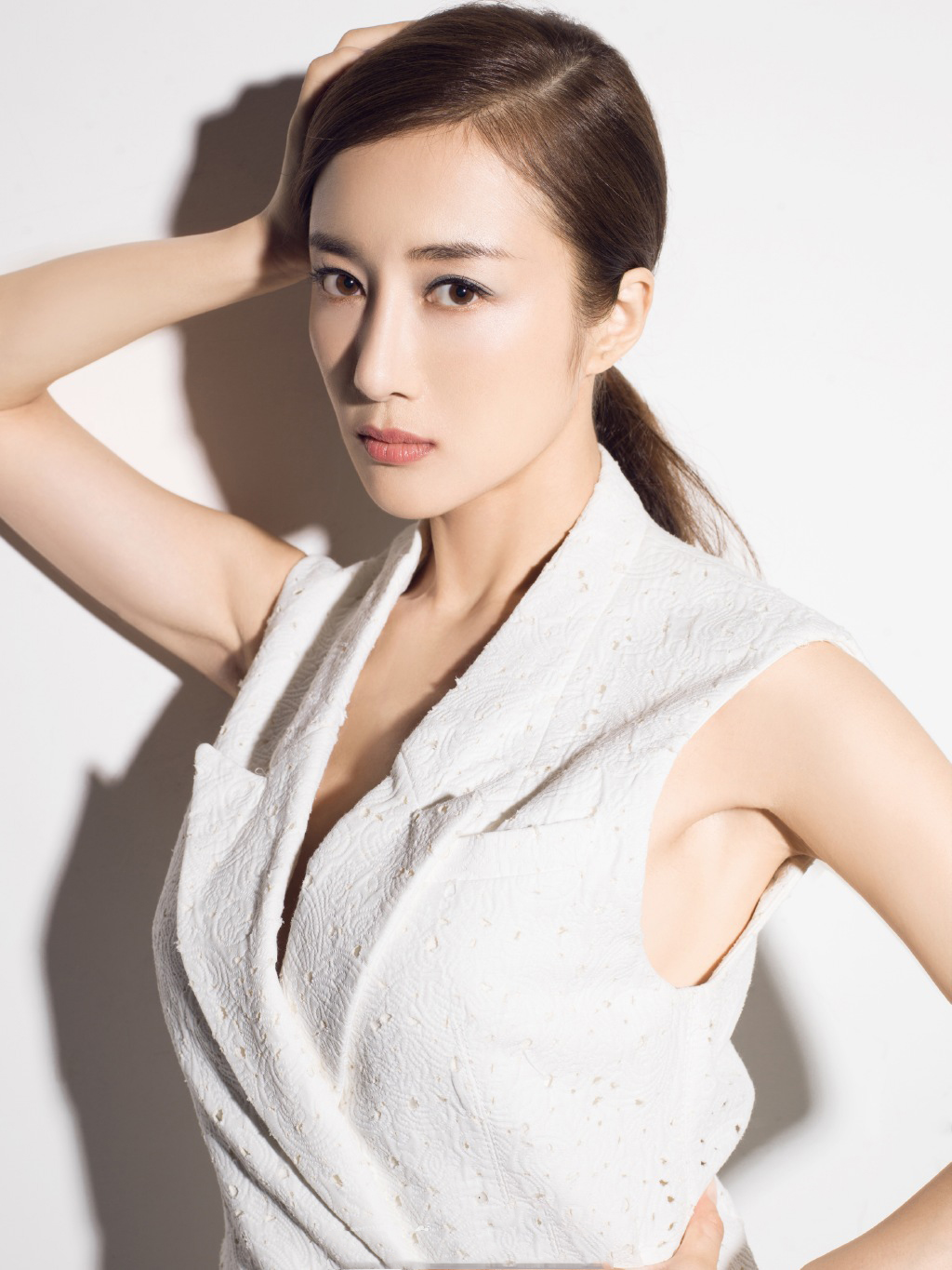 中国内地辽宁省锦州女演员李依晓白色性感梦幻唯美写真图片图片