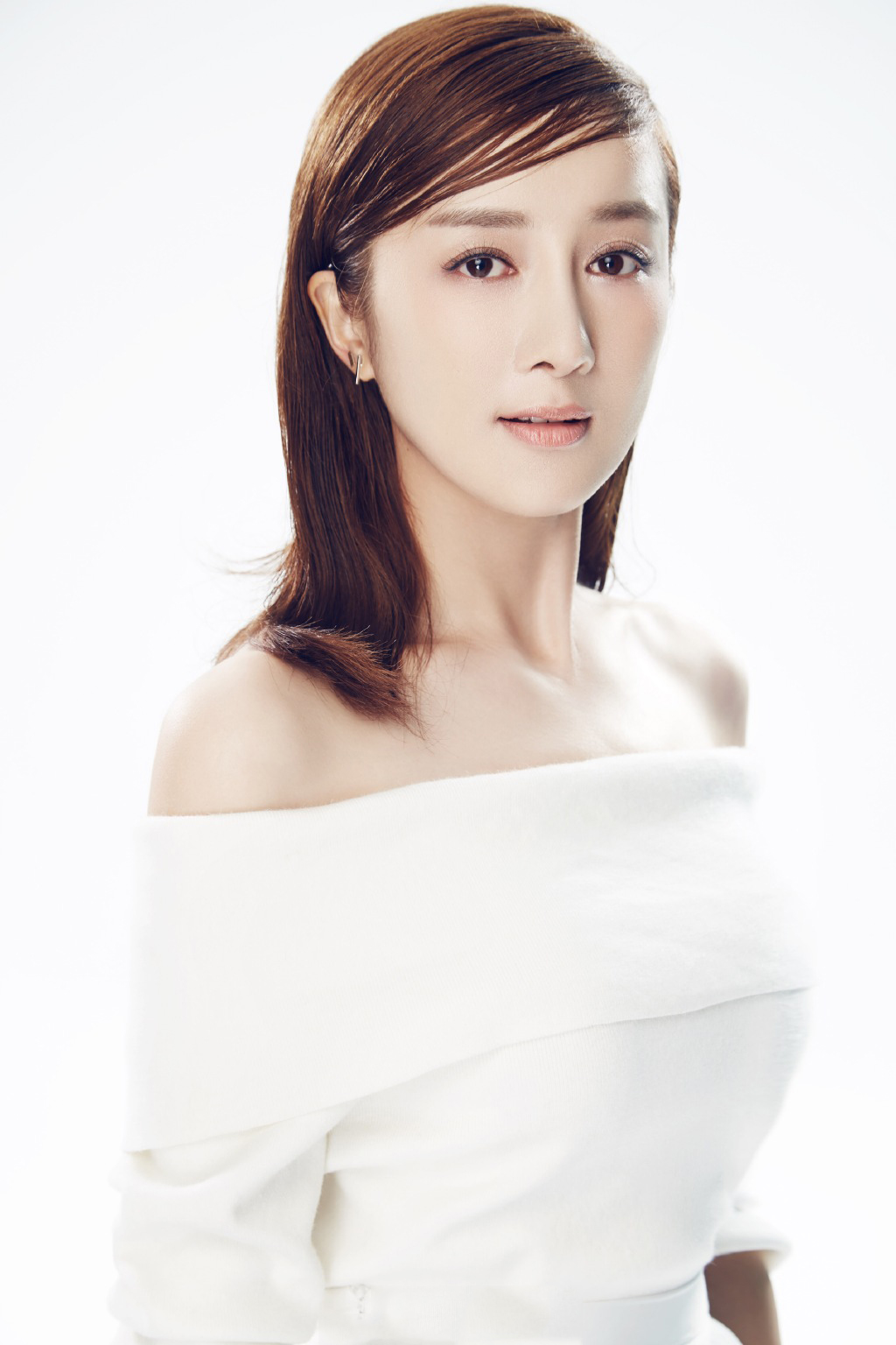 中国内地辽宁省锦州女演员李依晓时尚性感写真手机壁纸下载图片