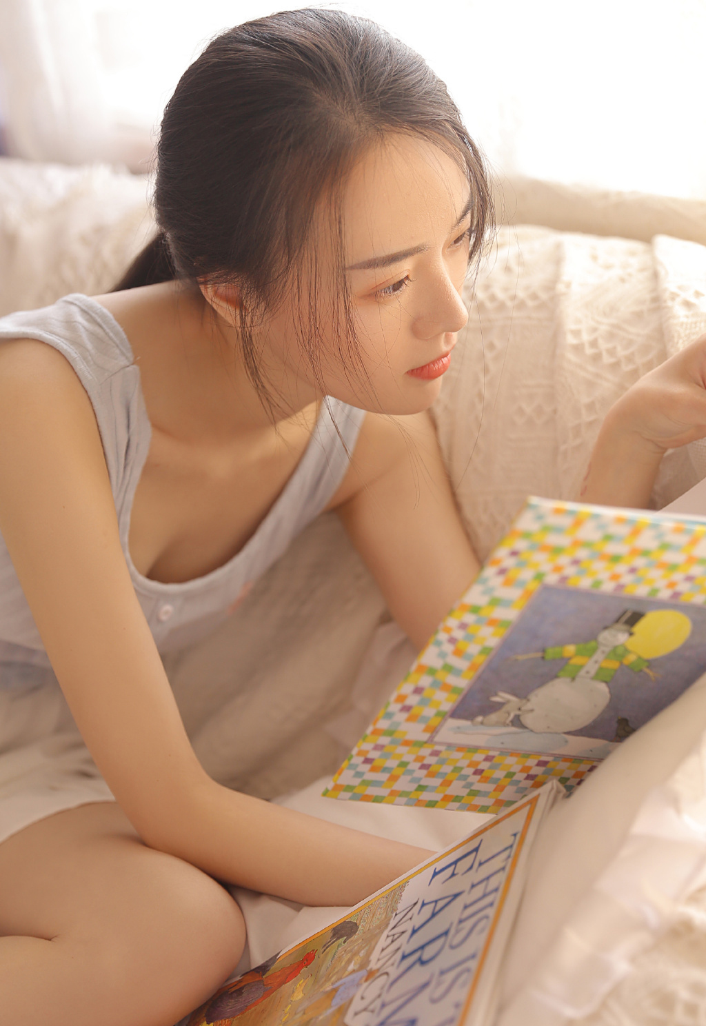 诱人美女前凸后翘性感撩人私房写真图片