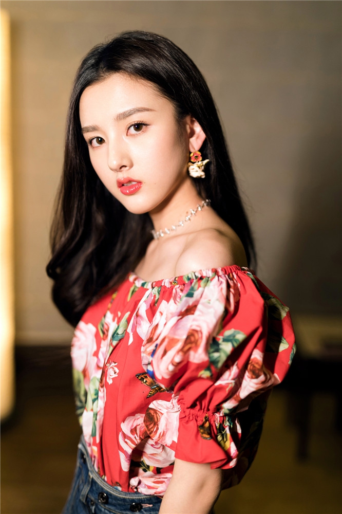 中国北京当代95后女演员宋祖儿性感优雅写真桌面壁纸图片 中国北京当代95后女演员宋祖儿性感优雅写真桌面壁纸图片