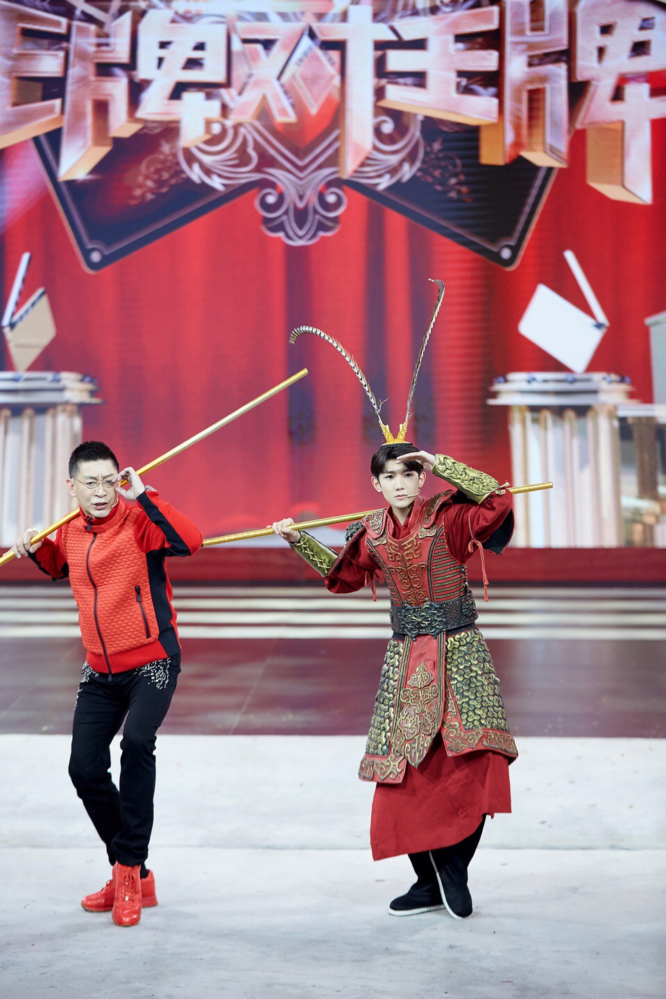 王源黑色西服正装儒雅帅气写真图片图片