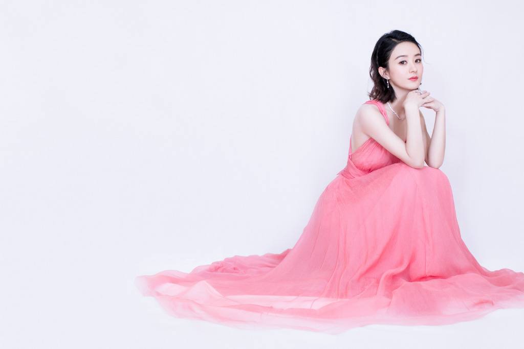 赵丽颖黑白运动装活力写真高清桌面壁纸图片