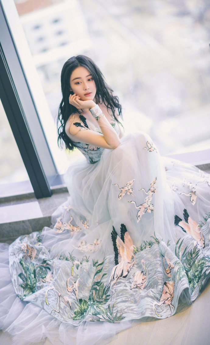 高清中国内地女演张馨予优雅气质性感写真图片桌面壁纸图片