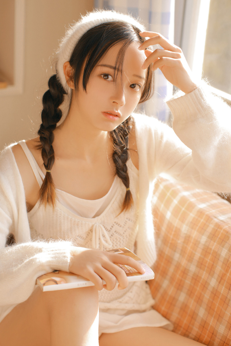 甜美少女开胸大胆诱惑写真图片