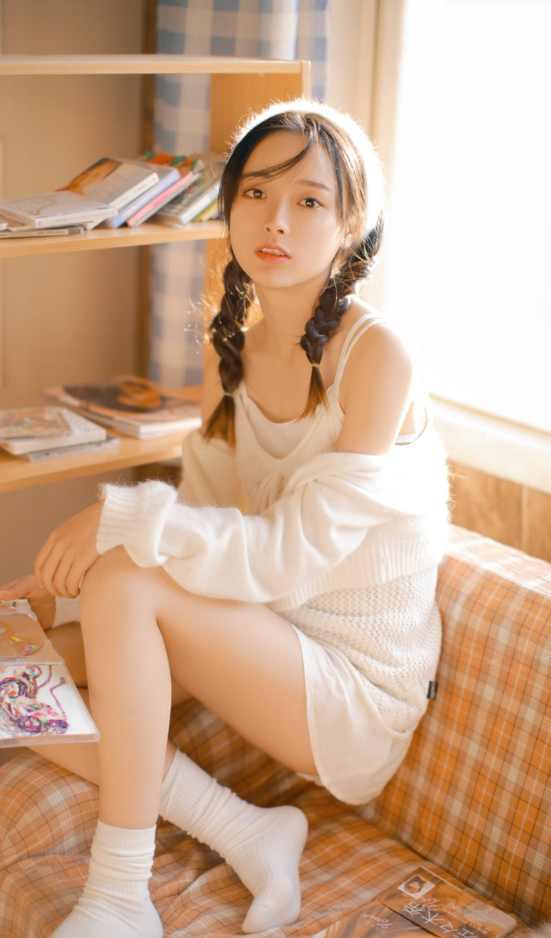 甜美少女开胸大胆诱惑写真图片