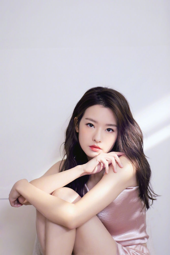 高清台湾女演员陈语安白皙肌肤性感杂志大片写真图片图片