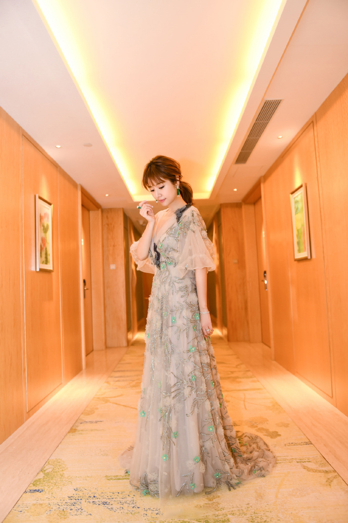 林心如透视蕾丝长裙性感写真图片图片
