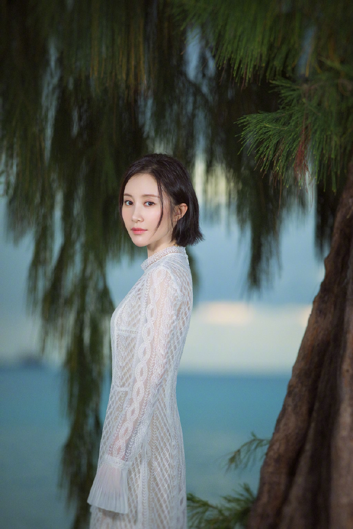 高清吉林美女演员舒畅春日街拍图片图片 高清吉林美女演员舒畅春日街拍图片图片