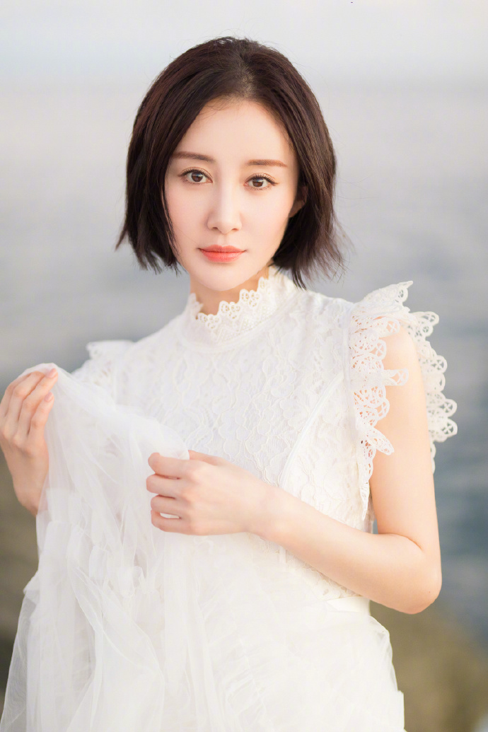 高清吉林美女演员舒畅春日街拍图片图片