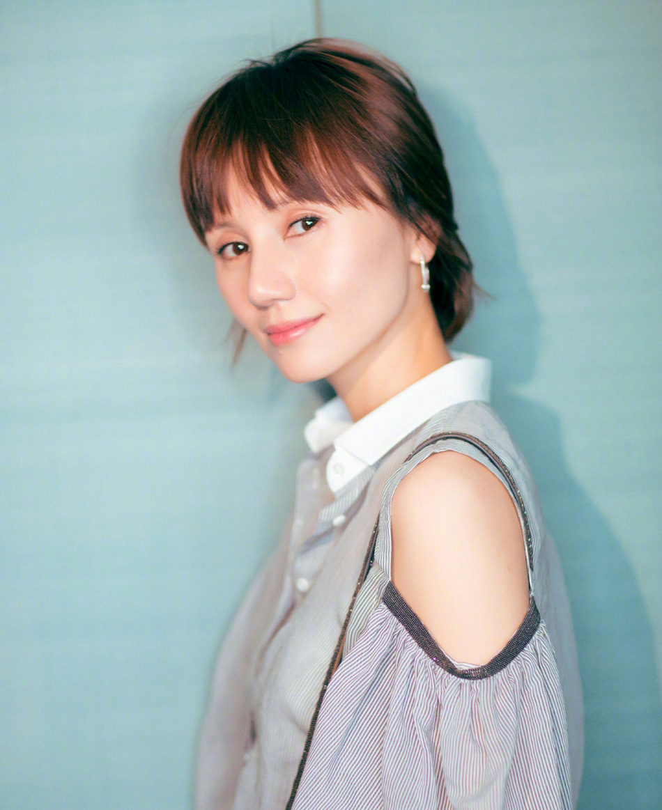 中国内地湖北省荆州女演员袁泉优雅高级时尚写真图片图片