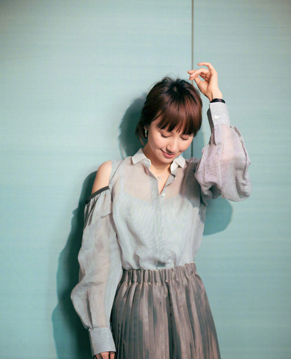 中国内地湖北省荆州女演员袁泉优雅高级时尚写真图片图片