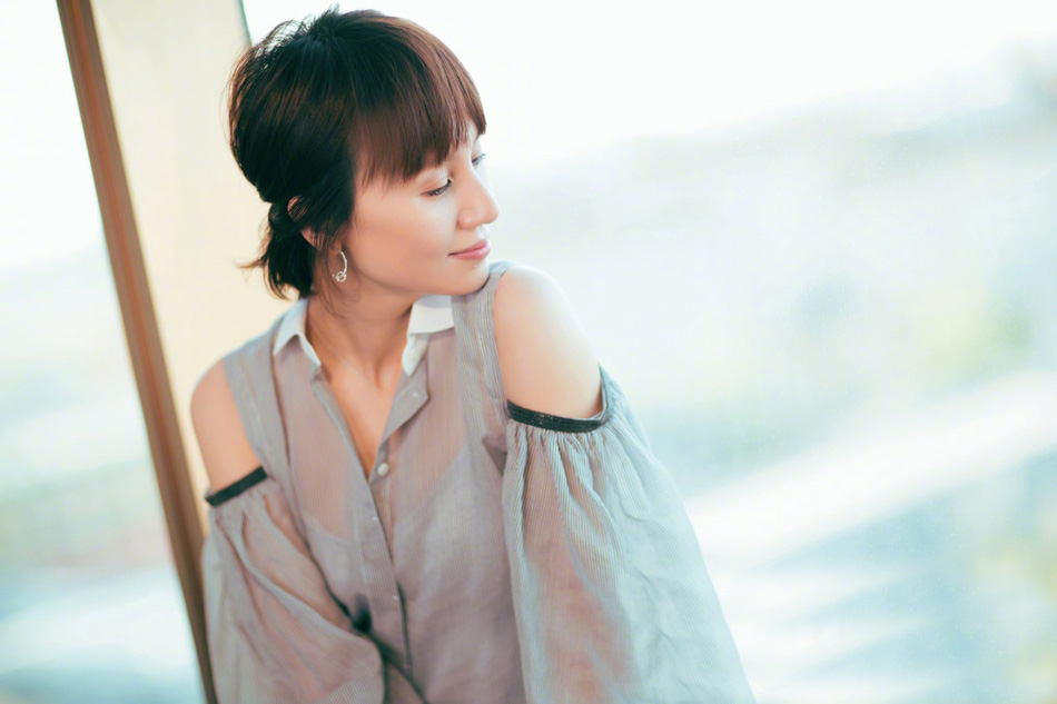 中国内地湖北省荆州女演员袁泉优雅高级时尚写真图片图片