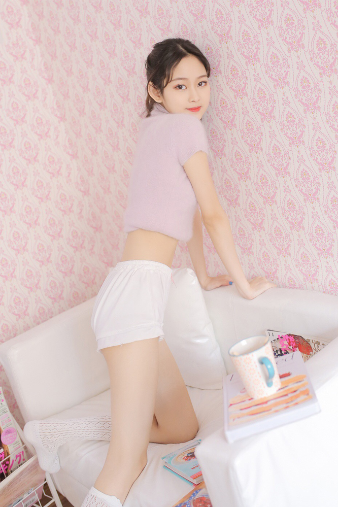 诱人白丝袜美女性感大胆私房撩人美腿写真图片 诱人白丝袜美女性感大胆私房撩人美腿写真图片